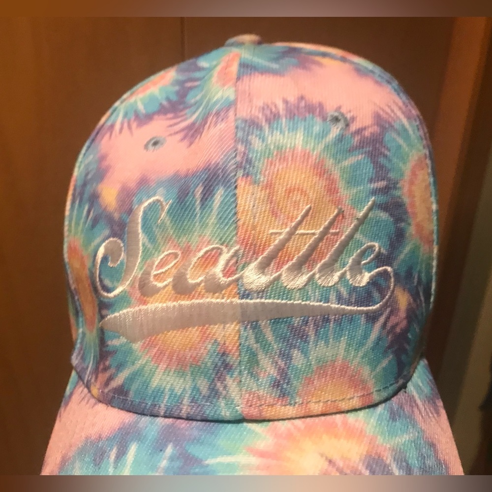 🌸 Authentic “Seattle” Souvenir Baseball Cap🌸